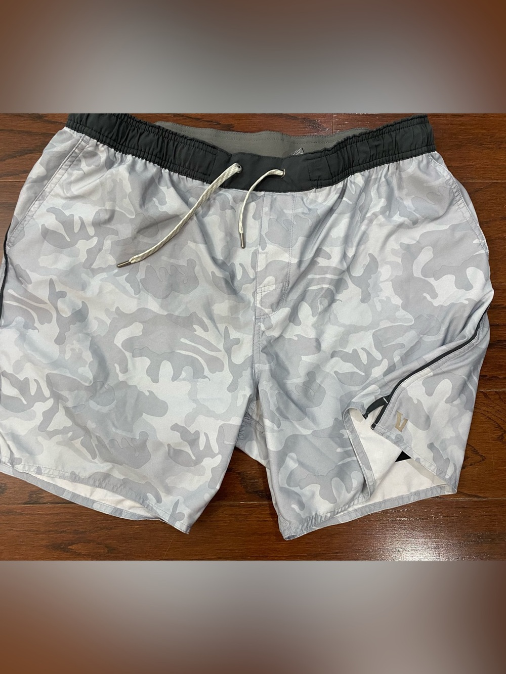 Men's Vuori Trail Shorts Platinum Camo Size XXL running yoga hiking outdoors